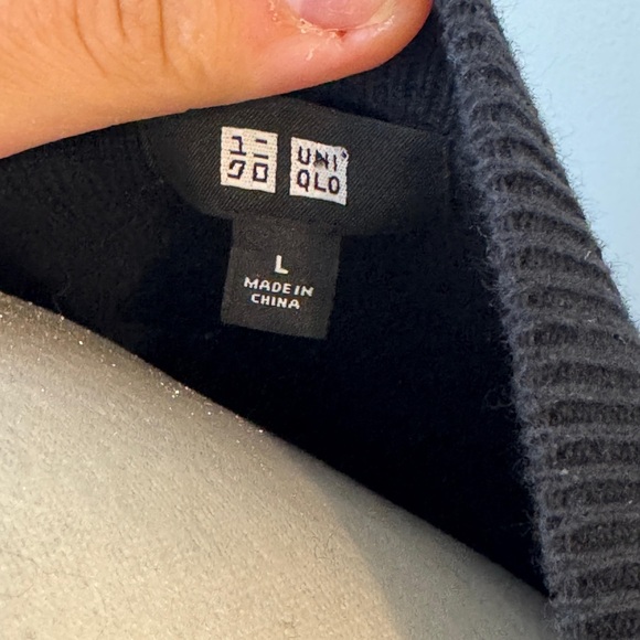 Uniqlo Women's Black Crew Neck Sweater - Picture 3 of 3